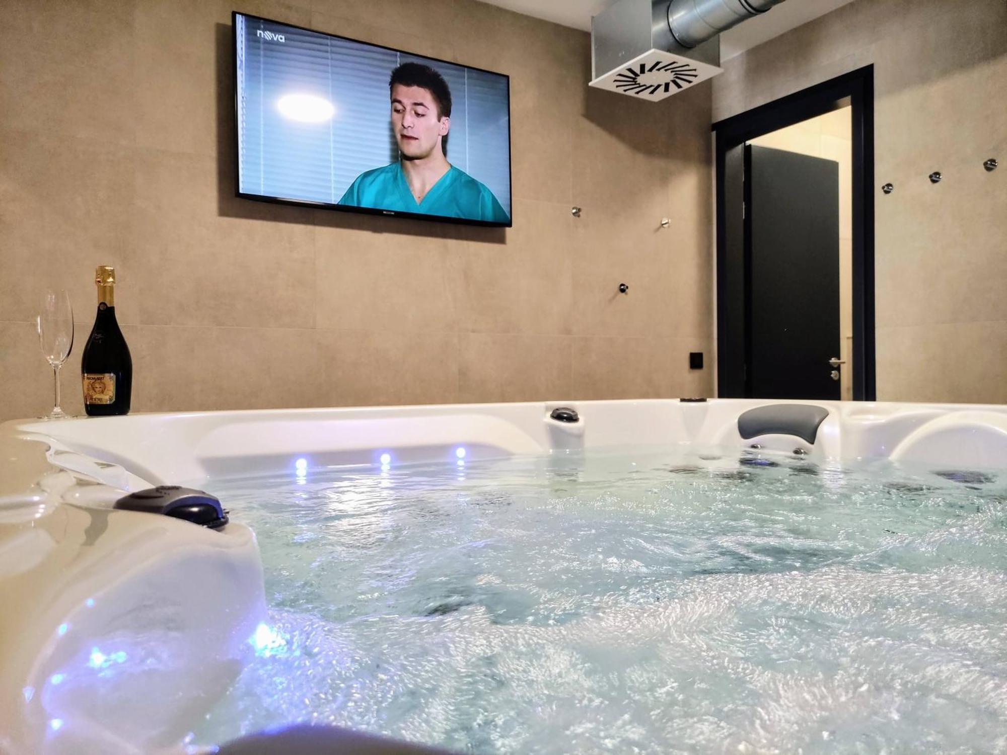 Grand Spa Harrachov - Wellness Luxusni Apartman S Velkou Virivkou, Saunou, Kuchyni A Venkovnim Posezenim V Centru Harrachova Quarto foto